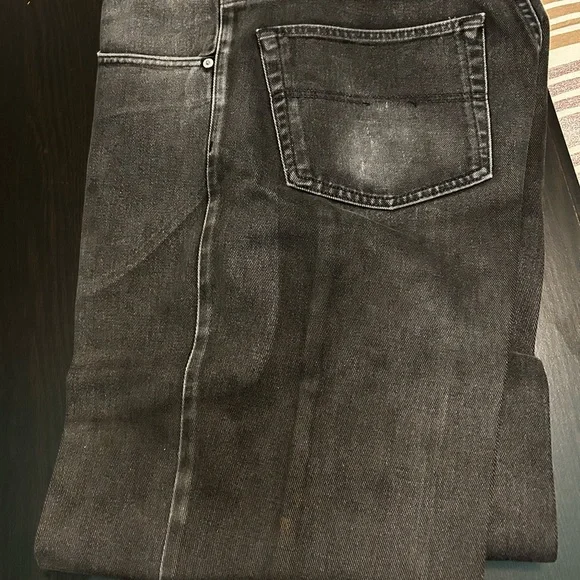 Men’s Tommy Hilfiger Relaxed Fit Jeans 36W 32L - Picture 3 of 4